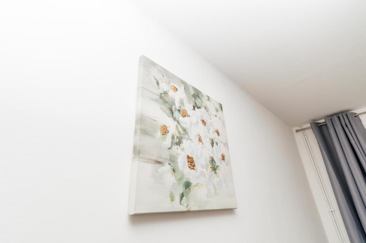 2 Bed Apartment-5 Guests - Business-Relocation-Parking - The Brighton Short Stay & Serviced Apartments Ngoại thất bức ảnh